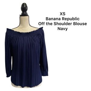 NWT 💙 XS Banana Republic Off the Shoulder Blouse